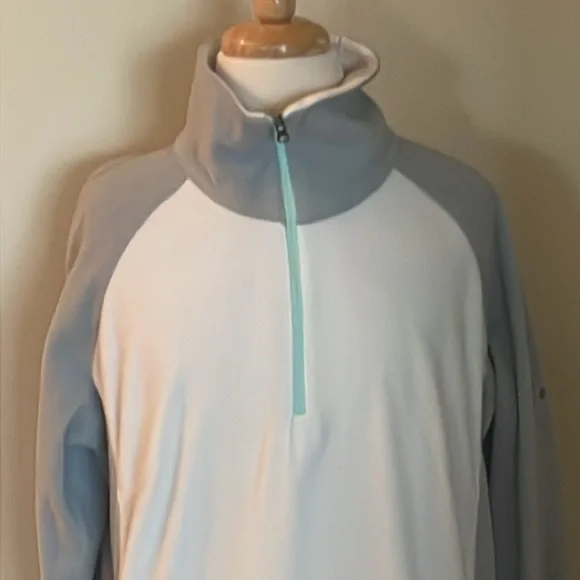 EUC~Woman’s Columbia Medium Sized 3/4 Zippered Gray/White Long Sleeve Fleece - Picture 2 of 6